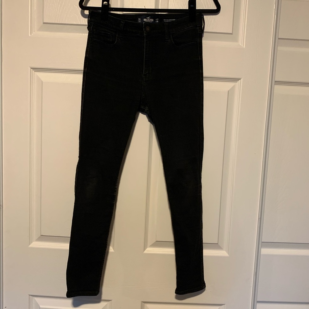 Woman’s Hollister black skinny jeans